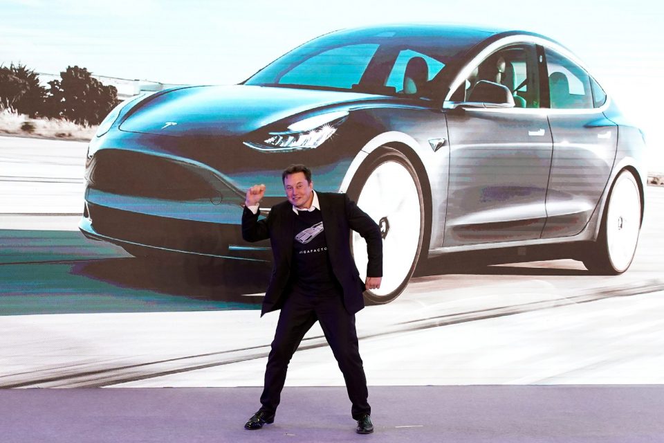 Acoes da Tesla triplicaram de valor em 2020